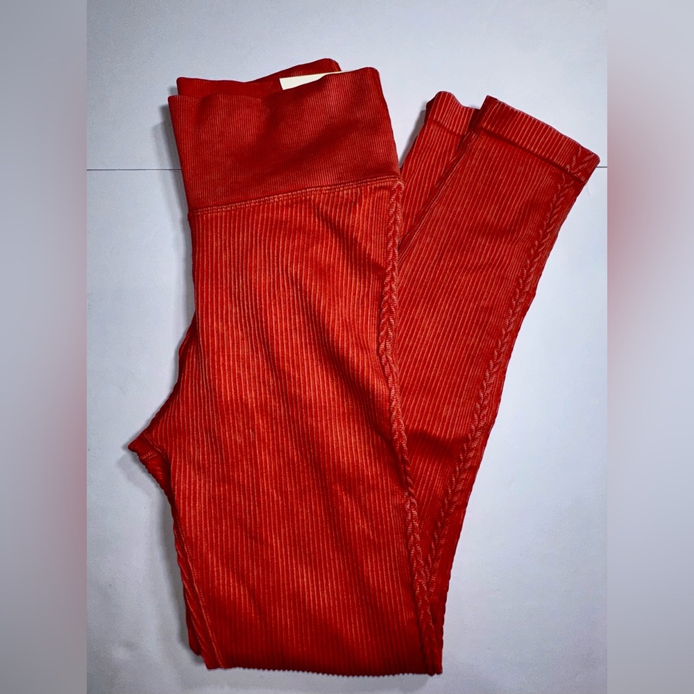 NWT OFFLINE BY AERIE cabled leggings‎ - medium